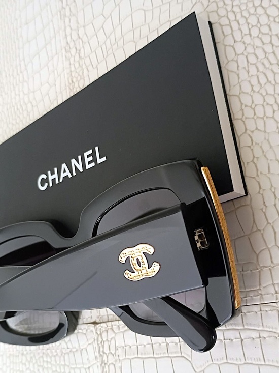 New Chanel 5435 C.501/6G Black/Gold, Grey Gradient Lens RECTANGLE SUNGLASSES . main image 4